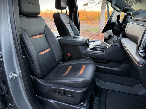 Used 2025 GMC Sierra 2500 AT4 image 33