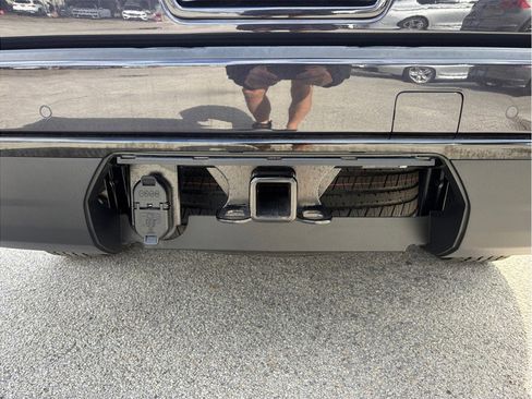 Used 2024 Chevrolet Tahoe Z71 image 17