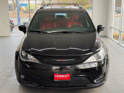 Used 2020 Chrysler Pacifica Limited image 2