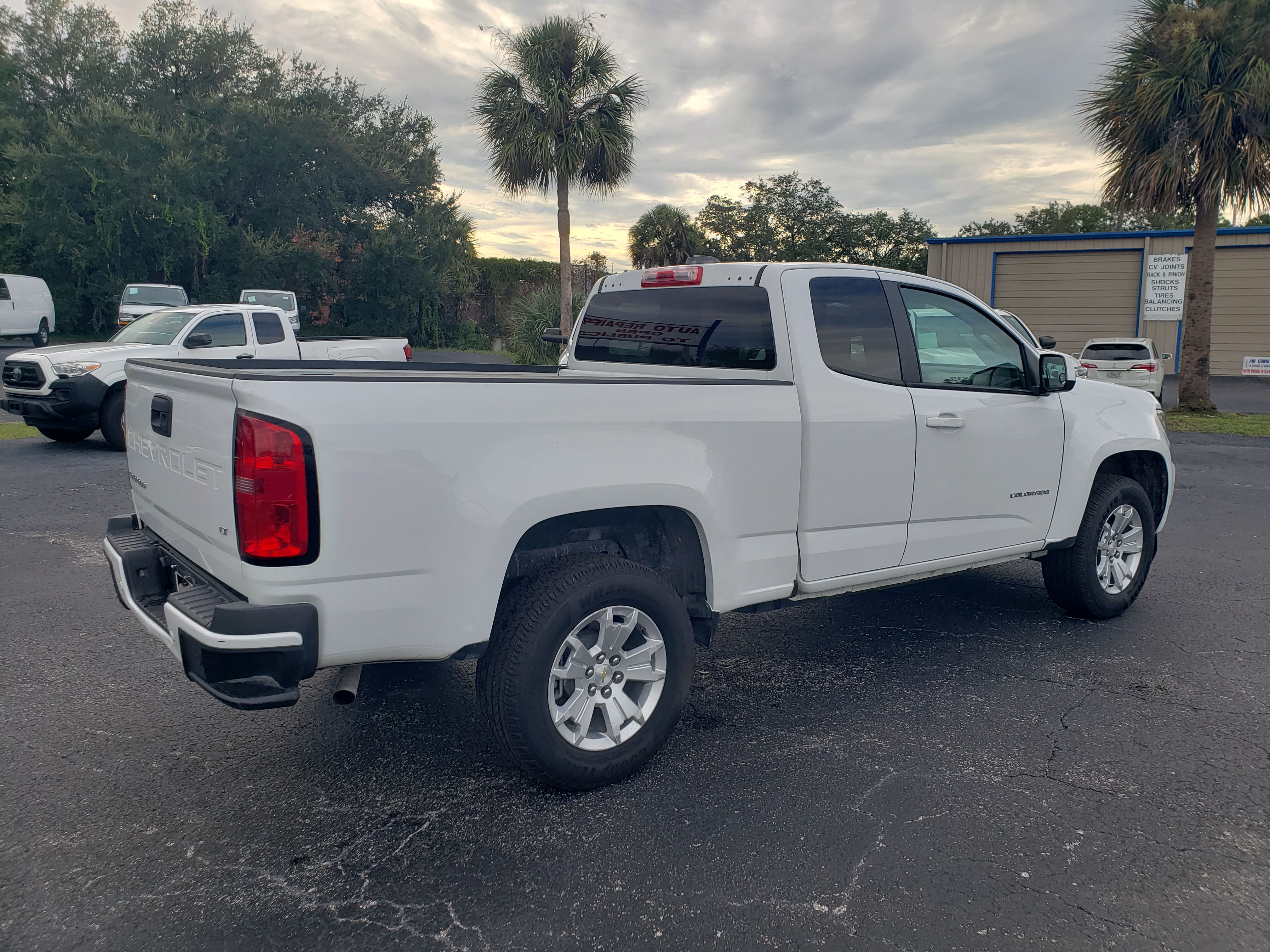 Used 2022 Chevrolet Colorado 2WD Extended Cab LT image 5