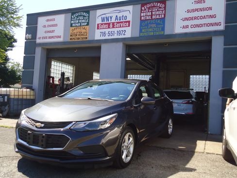 Used 2016 Chevrolet Cruze LT Sedan FWD image 1