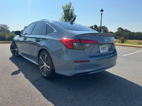 Used 2024 Honda Civic Touring Sedan image 25