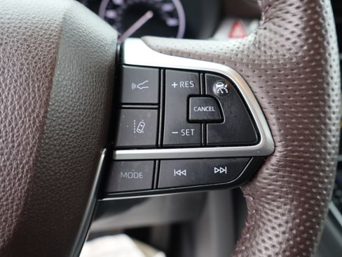 Used 2024 Toyota Sienna Platinum image 26