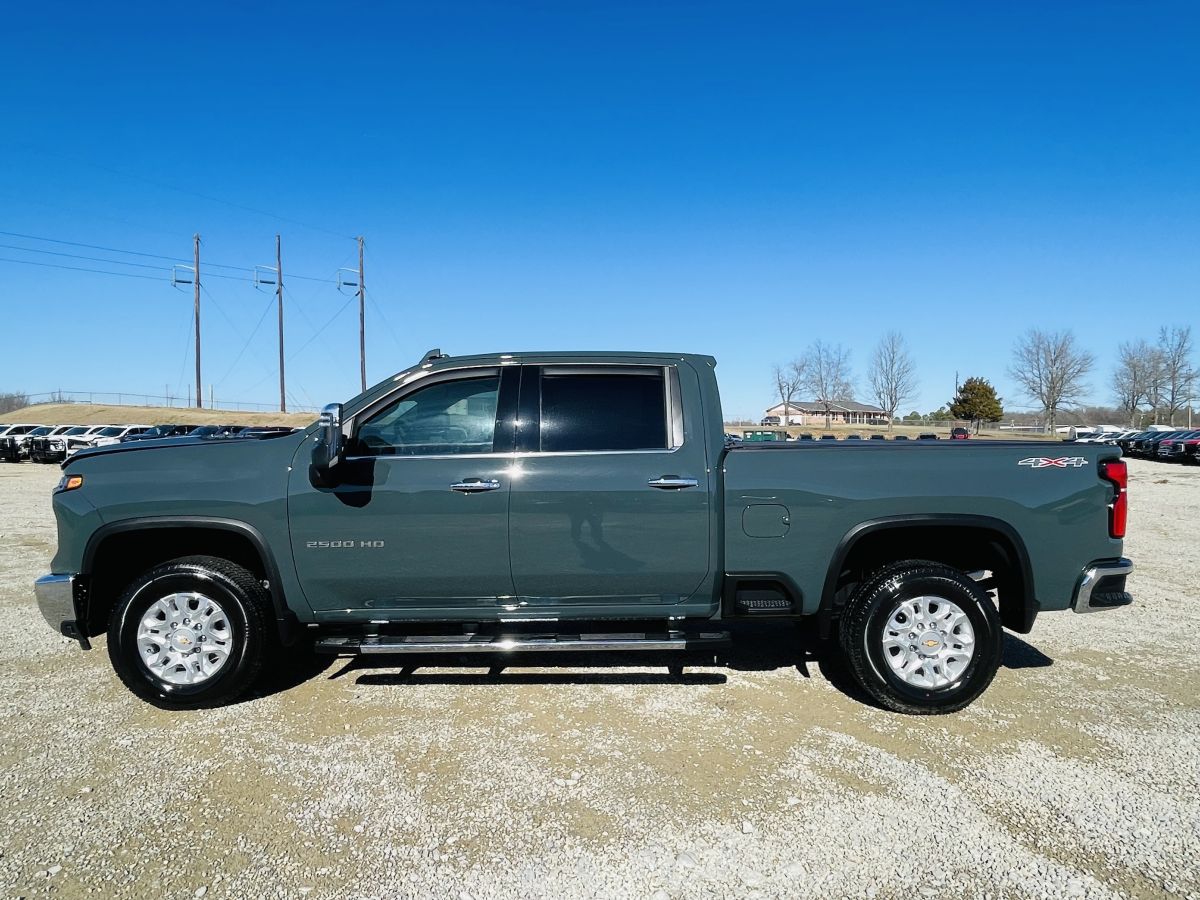 Used 2026 Chevrolet Silverado 2500 LTZ AWD/4WD image 3