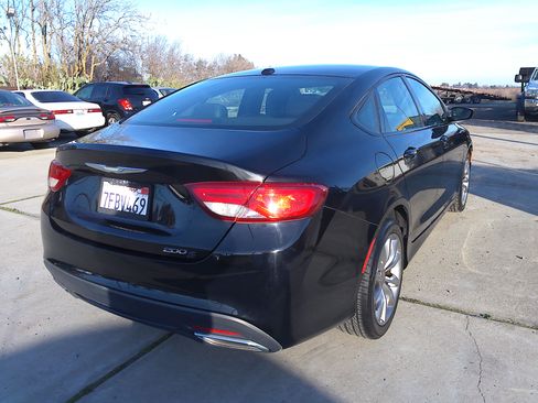 Used 2015 Chrysler 200 S image 4