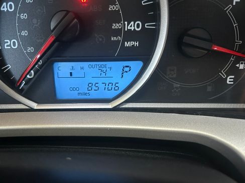 Used 2015 Toyota RAV4 AWD LE image 12