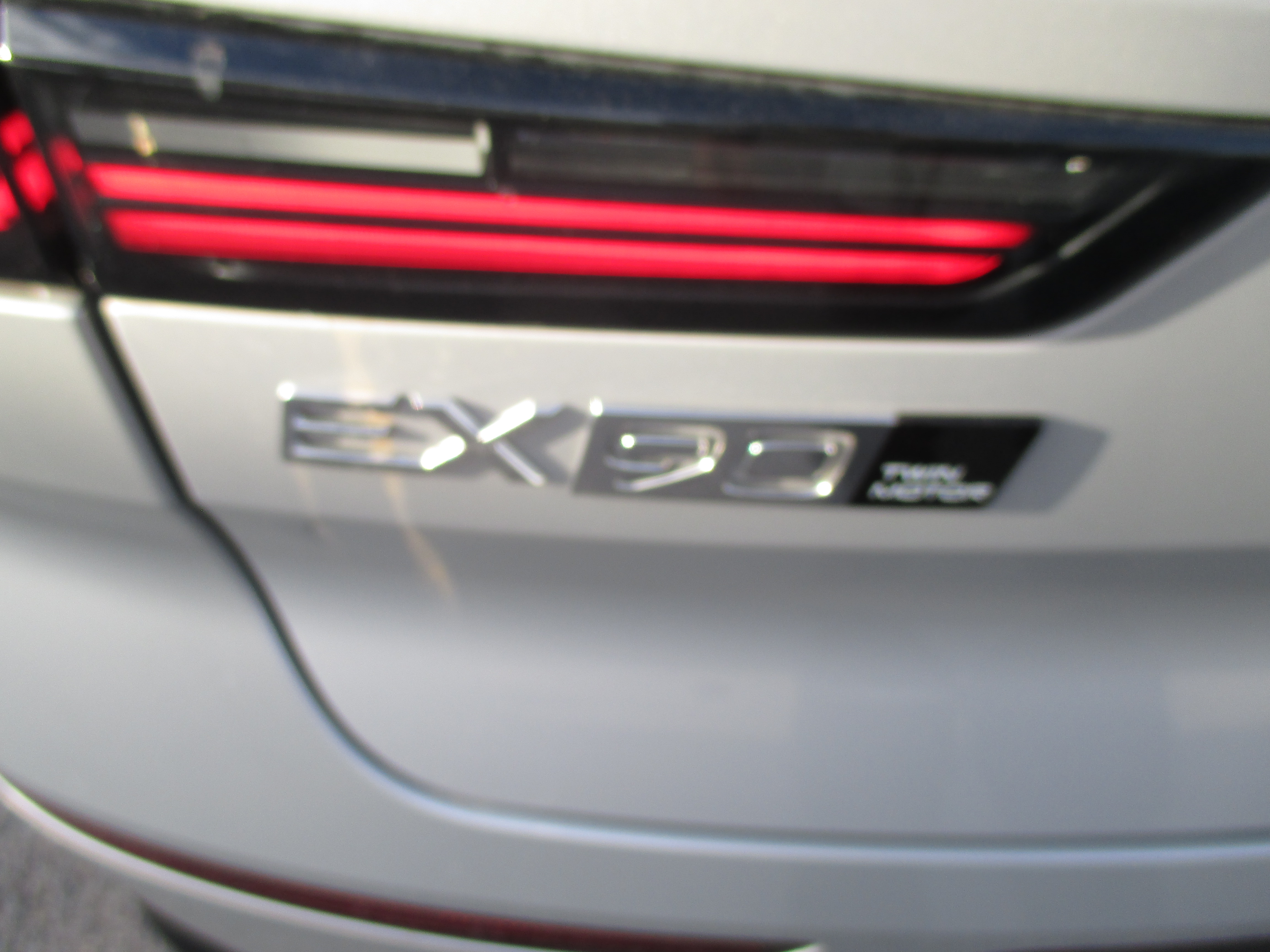 Used 2025 Volvo EX90 AWD Plus 7-Passenger image 16