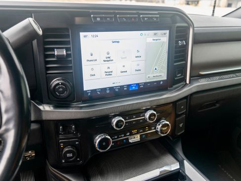 Used 2024 Ford F250 Platinum image 16