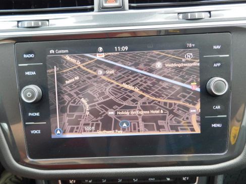 Used 2021 Volkswagen Tiguan SEL image 17