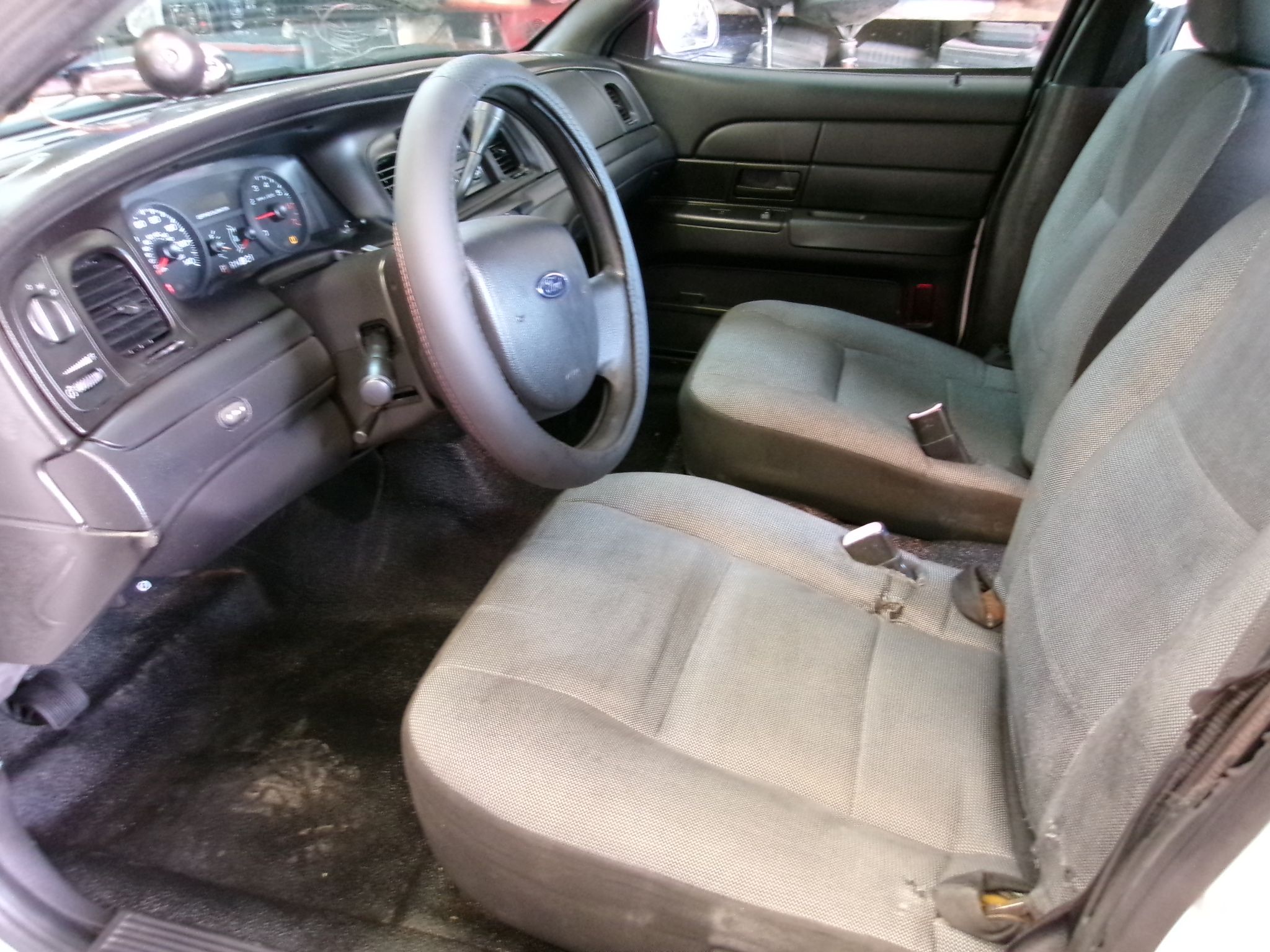 Used 2010 Ford Crown Victoria Police Interceptor RWD image 4