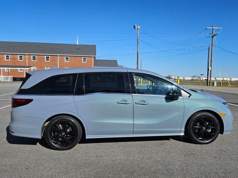 Used 2023 Honda Odyssey Sport image 5