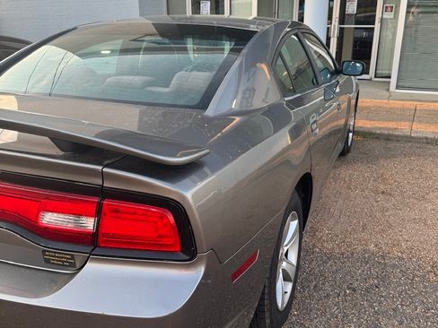 Used 2012 Dodge Charger SE RWD image 5