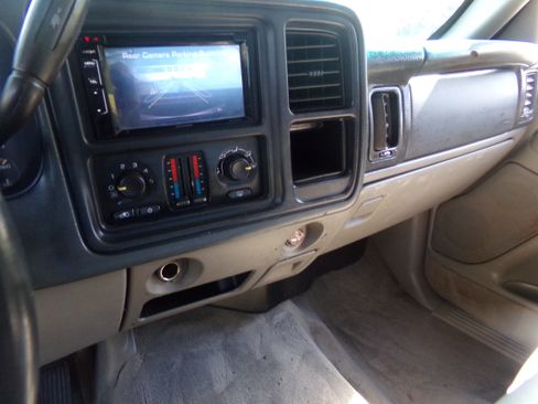 Used 2005 Chevrolet Avalanche LS image 10