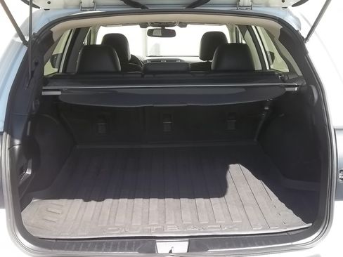 Used 2016 Subaru Outback 2.5i Limited AWD/4WD image 11