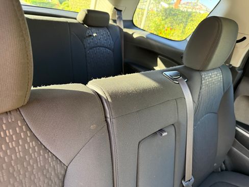 Used 2011 GMC Acadia SL image 10