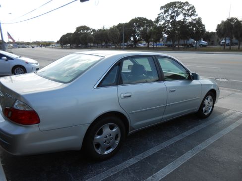 Used 2004 Toyota Avalon XLS image 4
