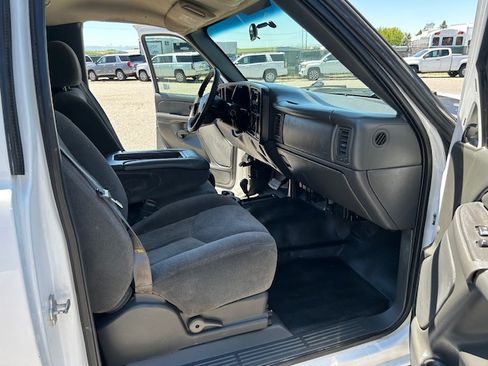 Used 2006 Chevrolet Silverado 2500 4x4 Regular Cab image 12