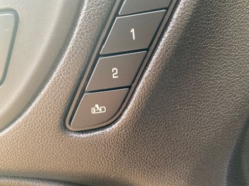 Used 2023 Buick Encore GX AWD Essence image 13