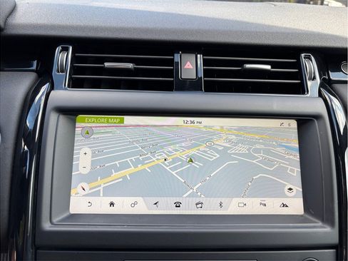 Used 2018 Land Rover Discovery SE image 28