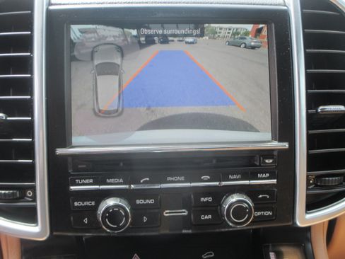 Used 2016 Porsche Cayenne image 5