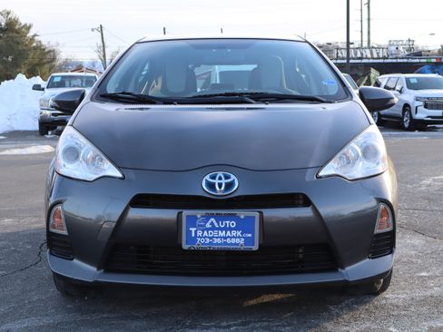 Used 2013 Toyota Prius C One image 3