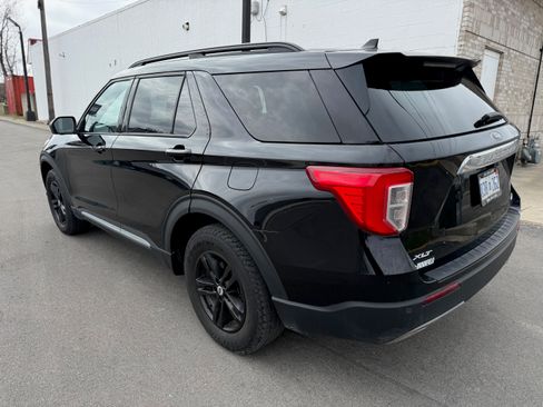 Used 2023 Ford Explorer XLT image 4