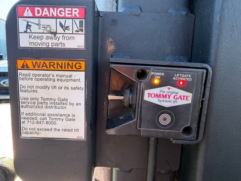 Used 2018 Chevrolet Express 3500 image 10