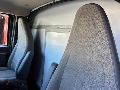 Used 2020 Chevrolet Express 3500 UNAVAIL RWD image 17
