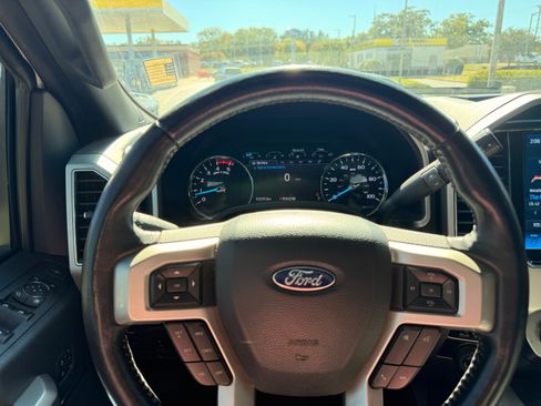 Used 2022 Ford F250 Super Duty Platinum image 15