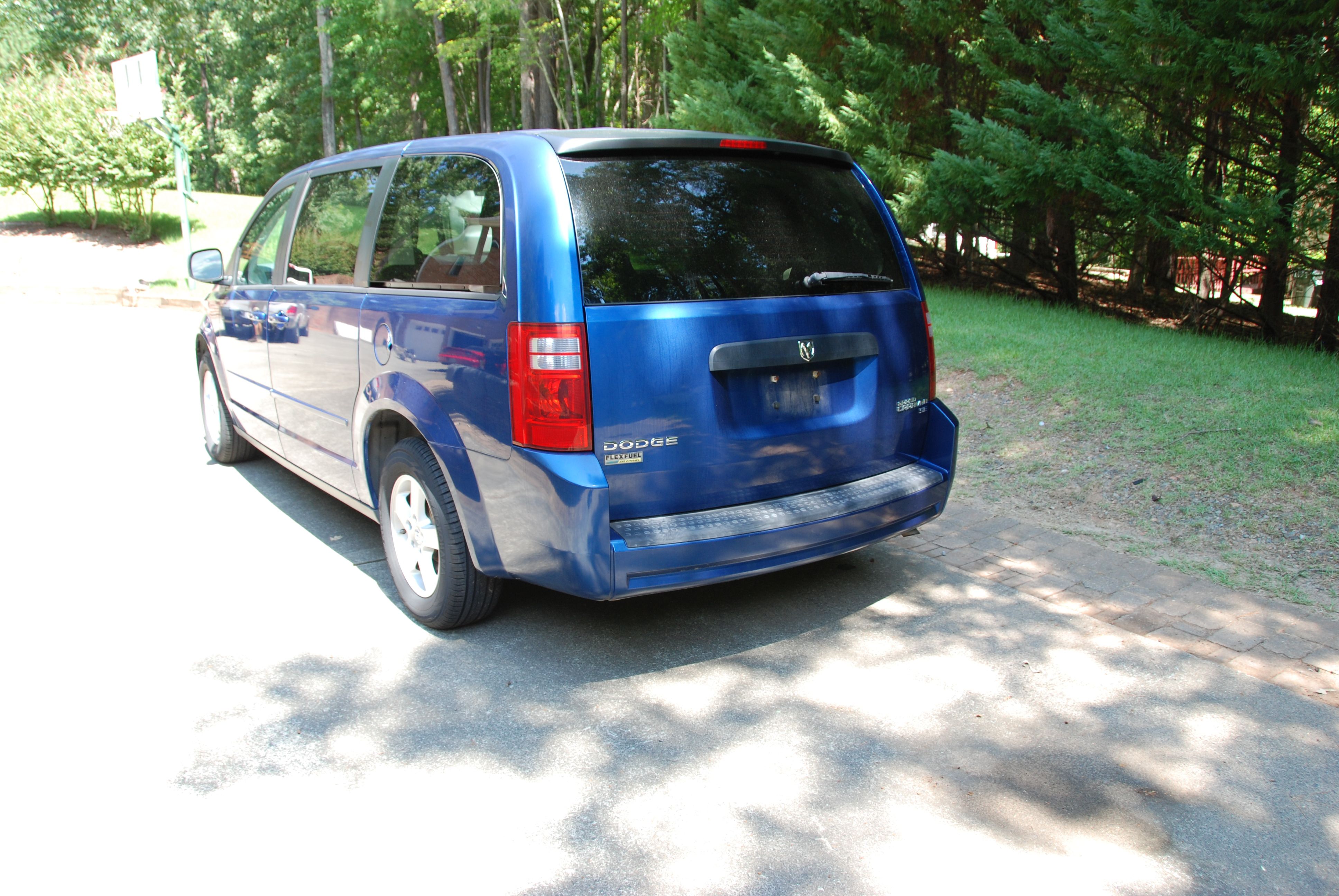 Used 2010 Dodge Grand Caravan SE FWD image 8