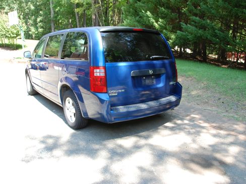 Used 2010 Dodge Grand Caravan SE FWD image 8