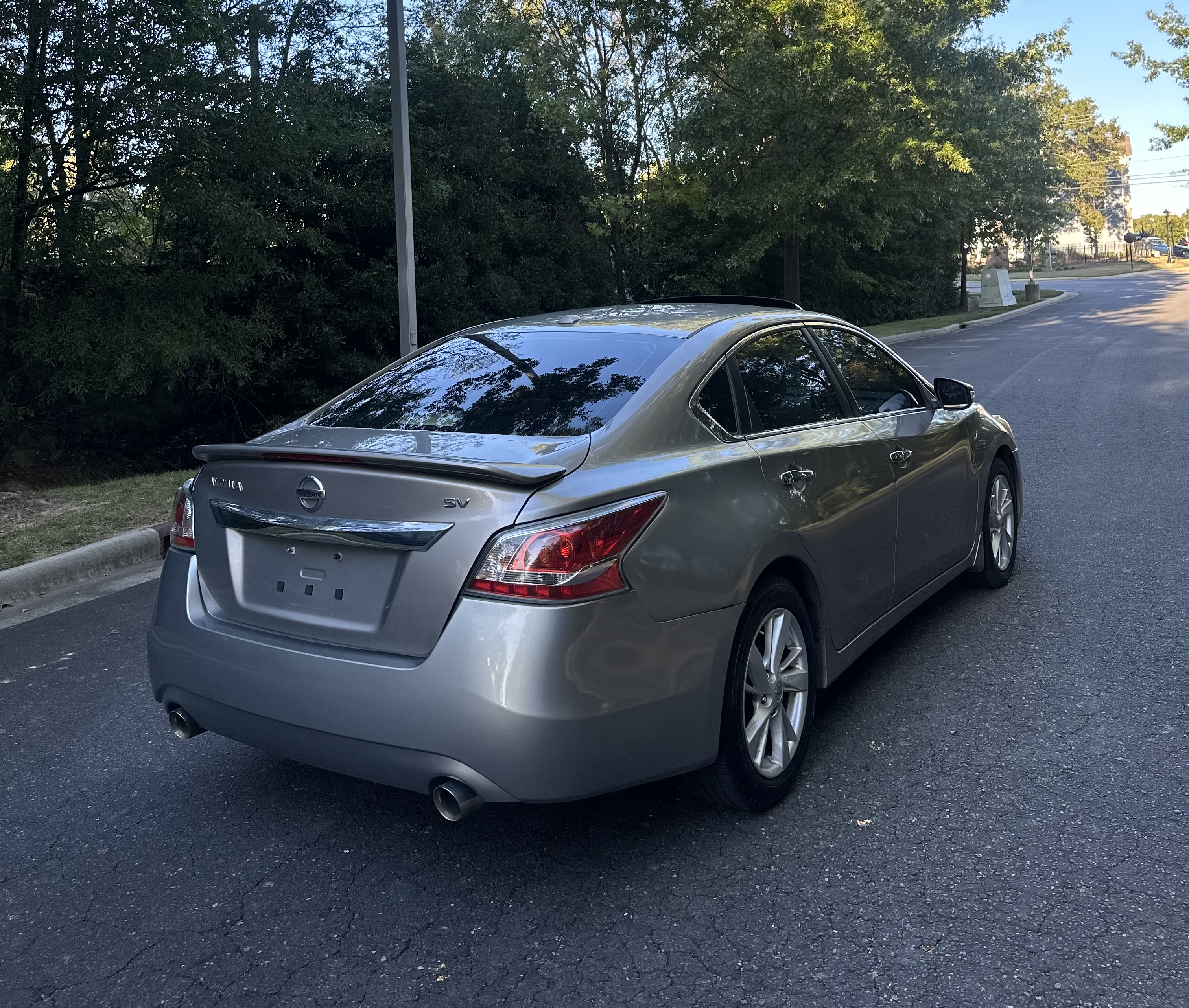 Used 2015 Nissan Altima SV FWD image 10