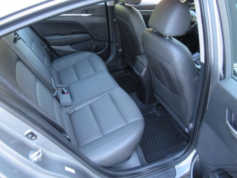 Used 2019 Hyundai Elantra Limited Sedan FWD image 19