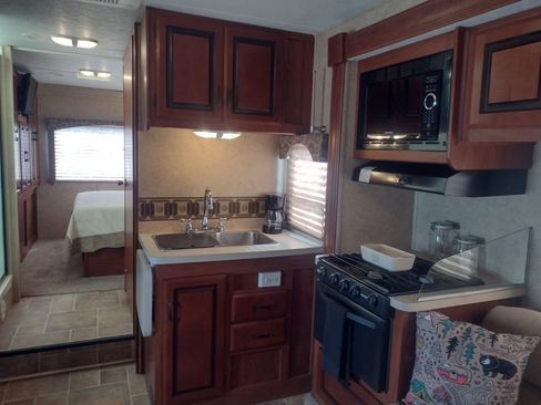 Used 2011 Ford E-450 and Econoline 450 image 35