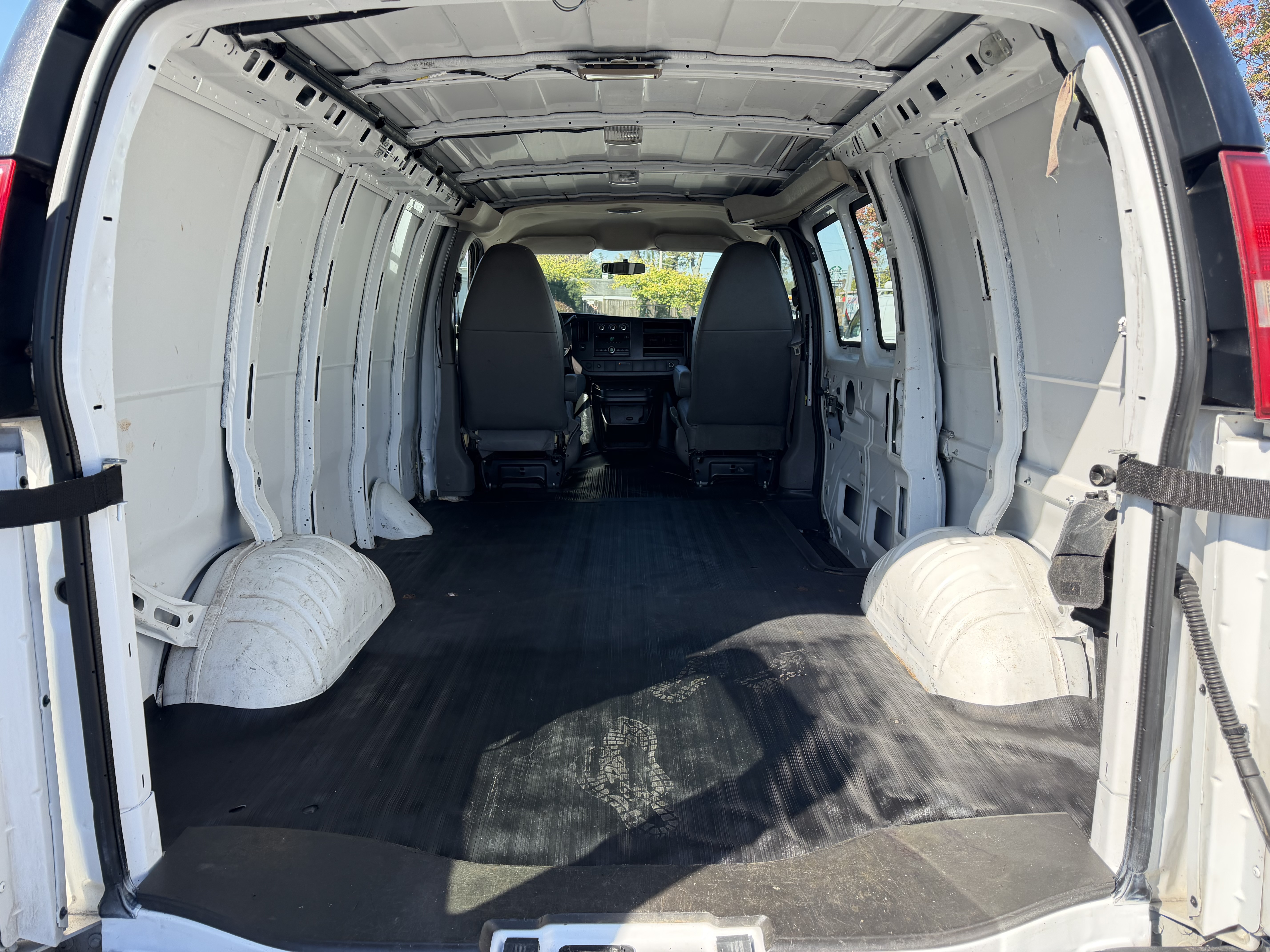 Used 2012 Chevrolet Express 1500 UNAVAIL RWD image 6
