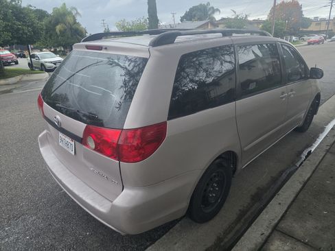 Used 2007 Toyota Sienna CE image 4