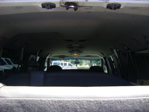 Used 2008 Ford E-350 and Econoline 350 Extended Wagon Super Duty RWD image 16