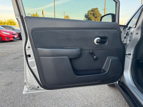 Used 2011 Nissan Versa image 23