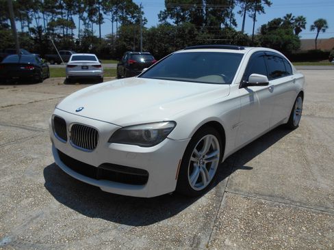 Used 2012 BMW 750Li w/ M-Sport Package RWD image 3