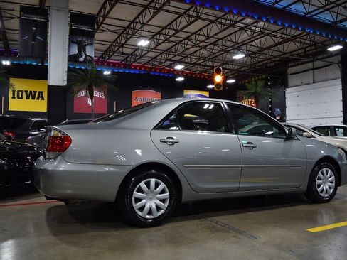 Used 2005 Toyota Camry LE image 14