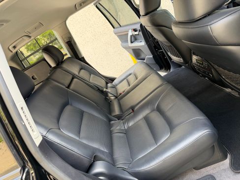Used 2013 Toyota Land Cruiser image 21