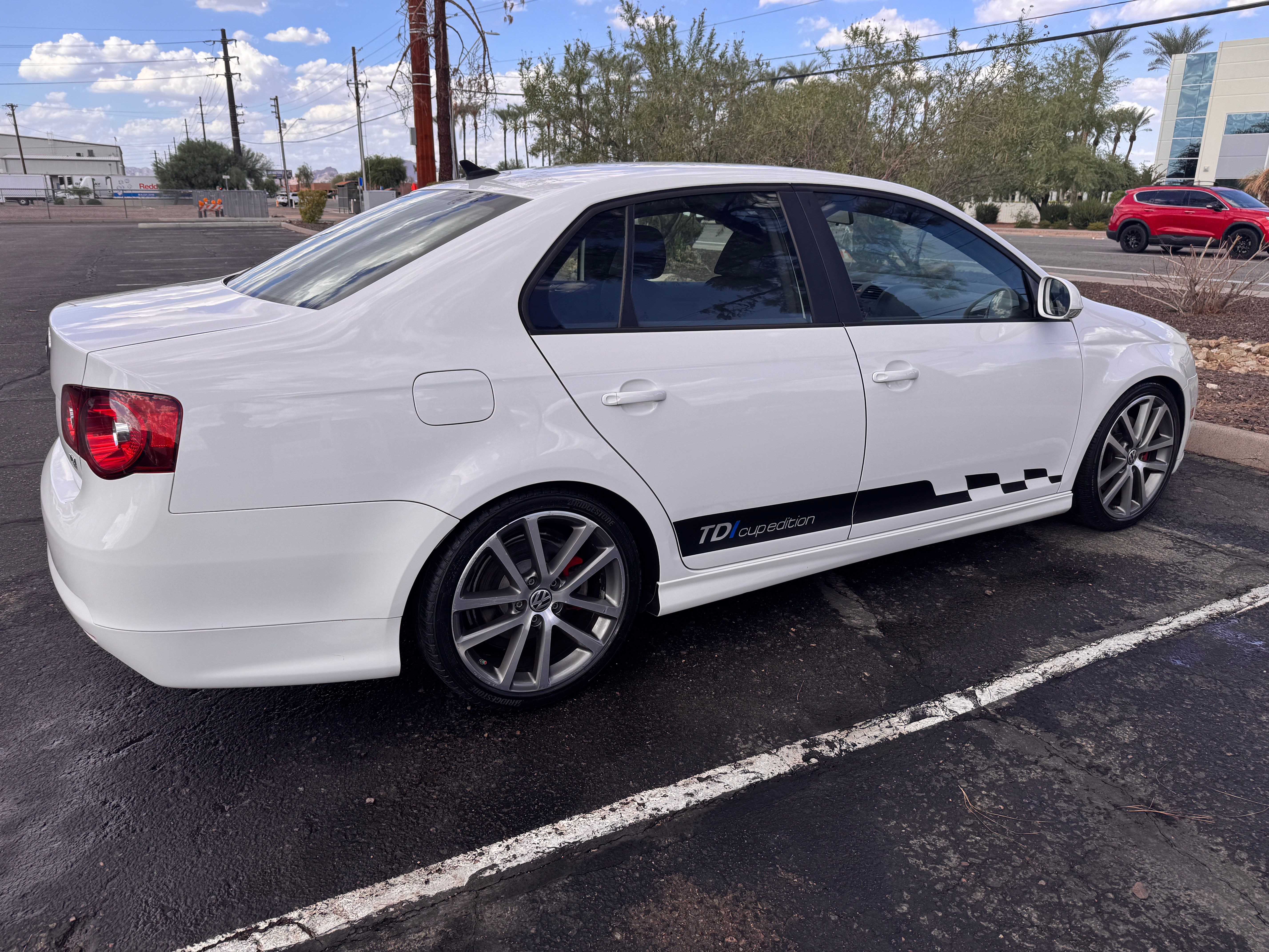 Used 2010 Volkswagen Jetta TDI Cup Sedan FWD image 2