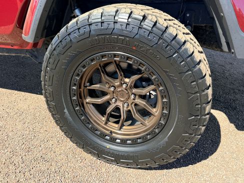 Used 2021 Jeep Gladiator Sport image 9