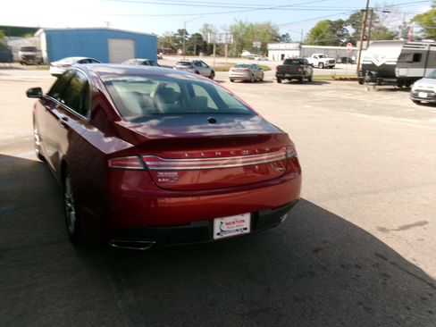 Used 2015 Lincoln MKZ image 17