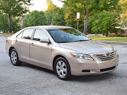 Used 2007 Toyota Camry LE FWD image 4