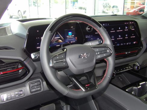 Used 2025 Chevrolet Silverado EV 4x4 Crew Cab RST image 19
