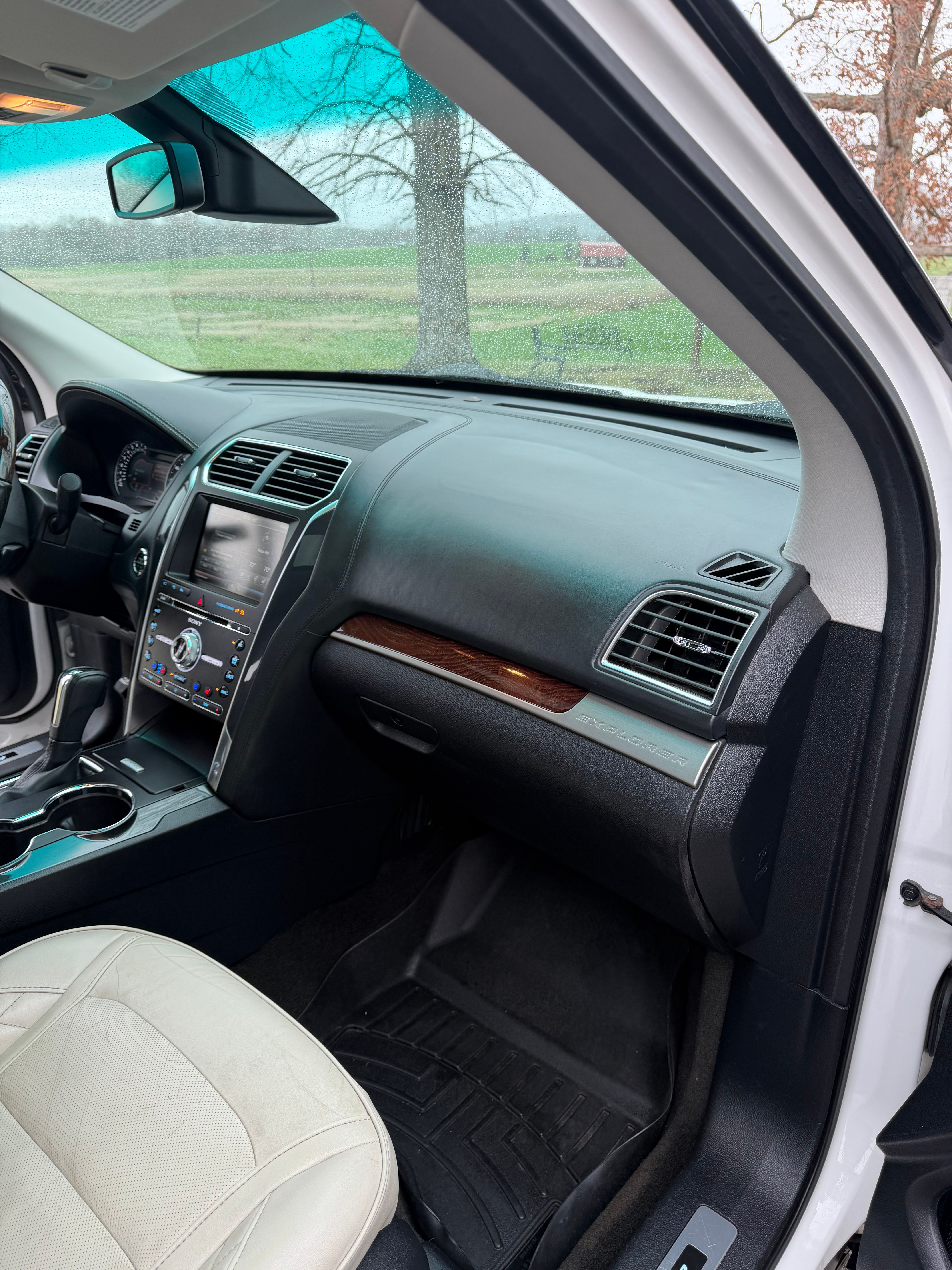 Used 2016 Ford Explorer Platinum AWD/4WD image 18