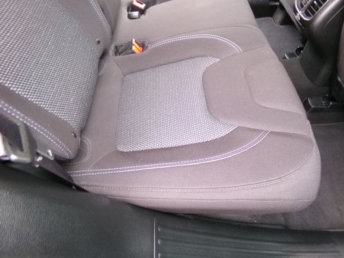 Used 2019 Jeep Cherokee 4WD Latitude image 11