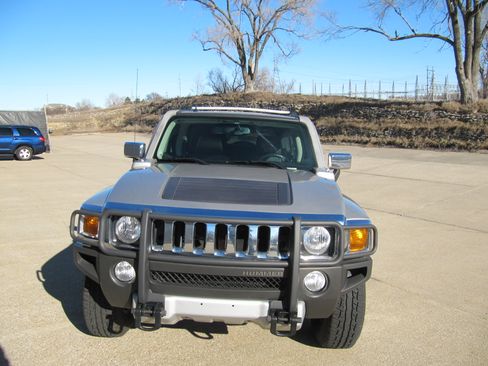 Used 2006 HUMMER H3 Luxury image 2
