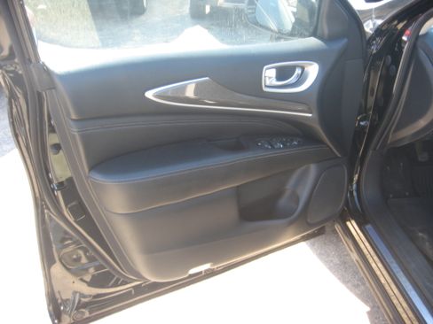 Used 2018 INFINITI QX60 image 8